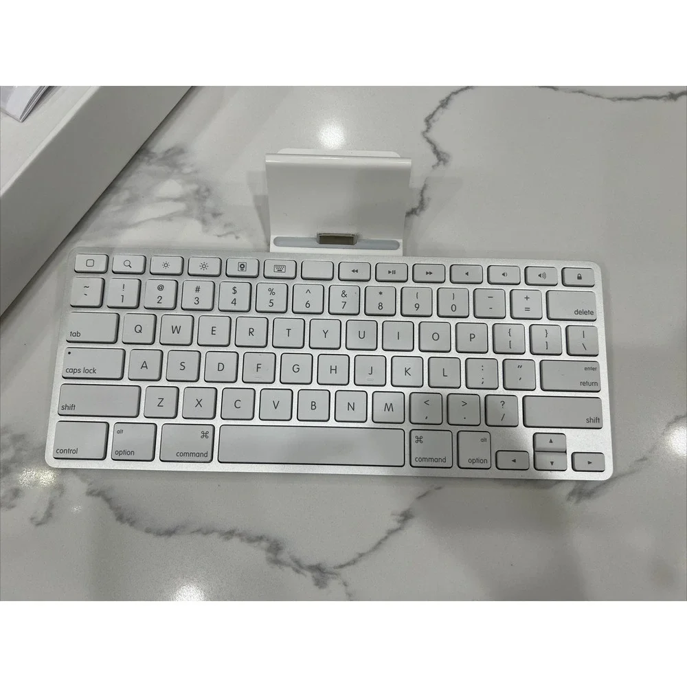 NICE  Genuine Apple A1359 Keyboard Dock for 30-Pin iPad (1st/2nd/3rd Generation)